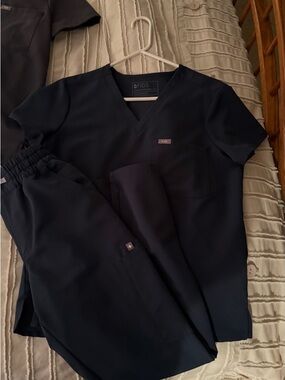 Figs Dark Harbor V-Neck Scrub Set
  NEVER WORN. Med top/small pants